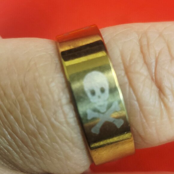Stainless Steel Wide Band Engraved Skull Crossbones Ring Size 21 Gold Tone Unise - Picture 9 of 13